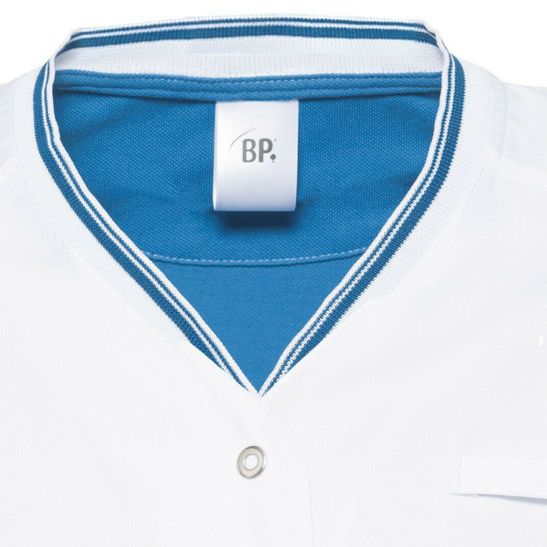 Detailansicht Kragen BP® Damen-Komfortkasack 1761 weiß/azurblau mit V-Ausschnitt