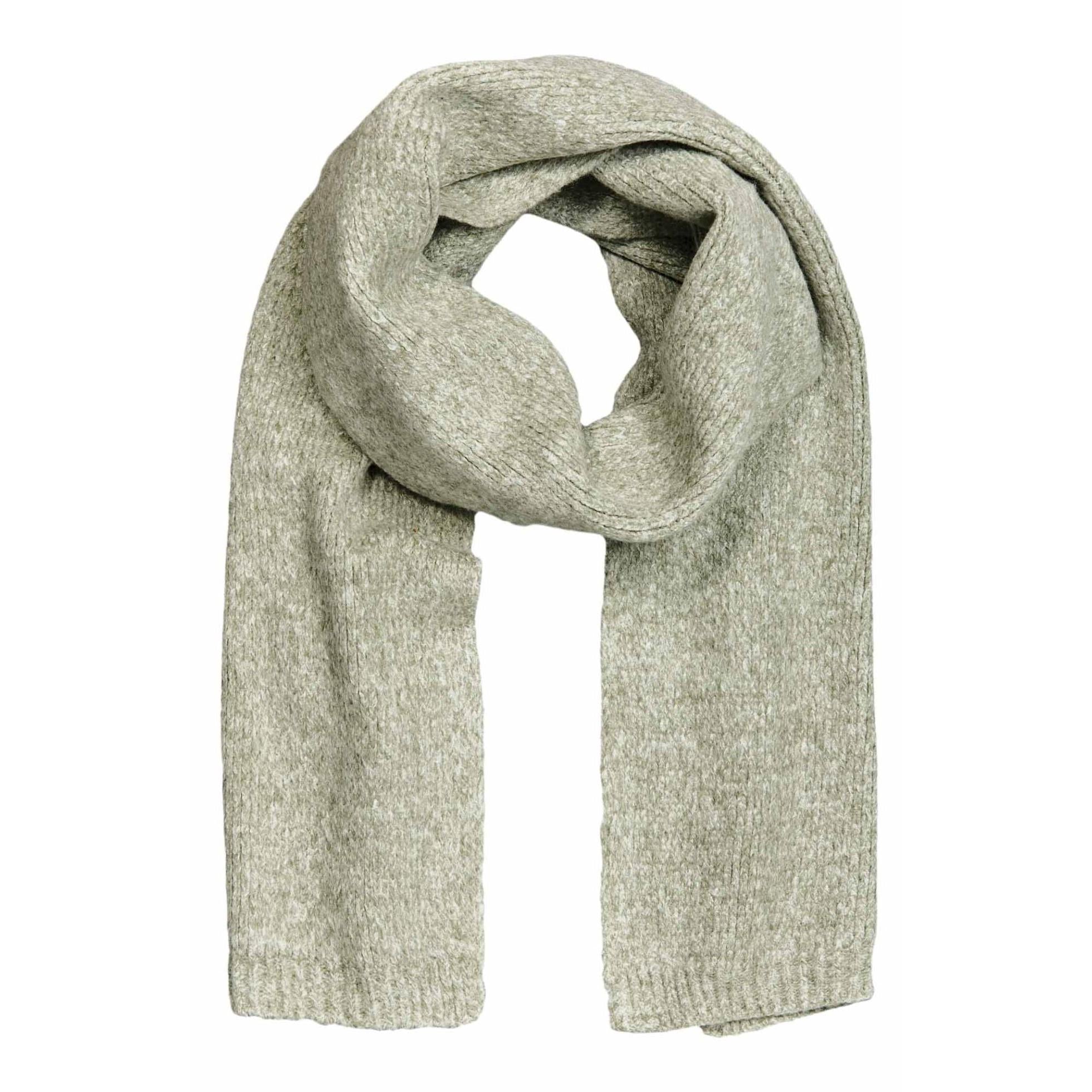 Damen Schal Fleecy – Vorderansicht locker getragen