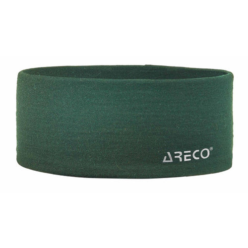 Merino-Stirnband in sportlichem Look – getragen beim Outdoor-Spaziergang