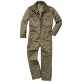Vorderansicht des Brandit Tank Suit in Olive mit hochschließendem Kragen