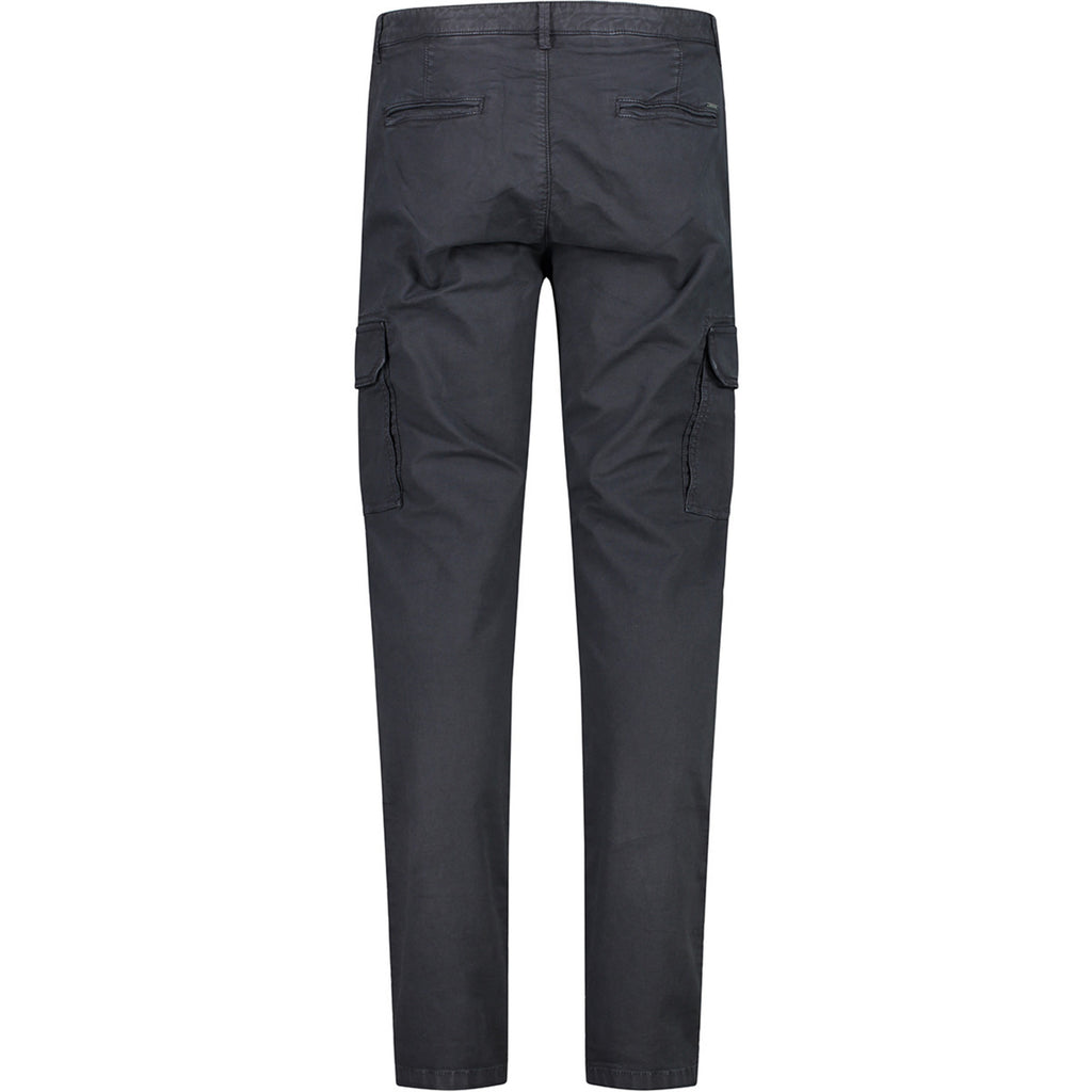 Rückansicht der Herrenhose mit zwei offenen Gesäßtaschen