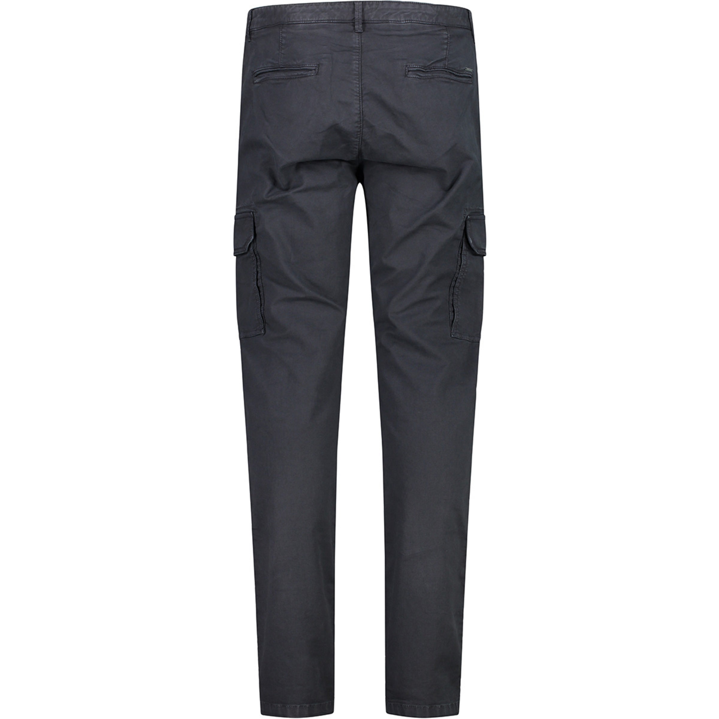 Rückansicht der Herrenhose mit zwei offenen Gesäßtaschen