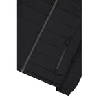 Detailansicht Tasche – Herren Steppjacke mit Reißverschlusstasche und Steppnähten