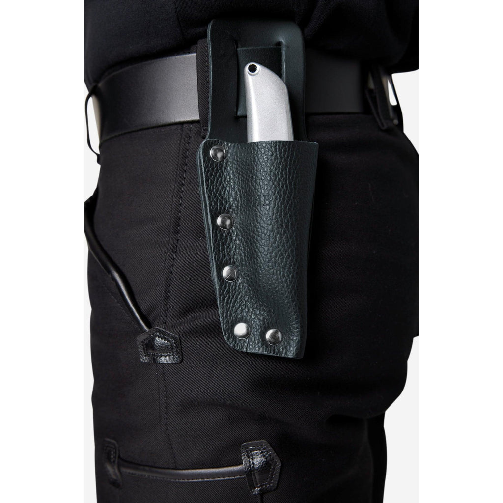 Seitenansicht der FHB Messertasche MALTE mit Nietenverarbeitung