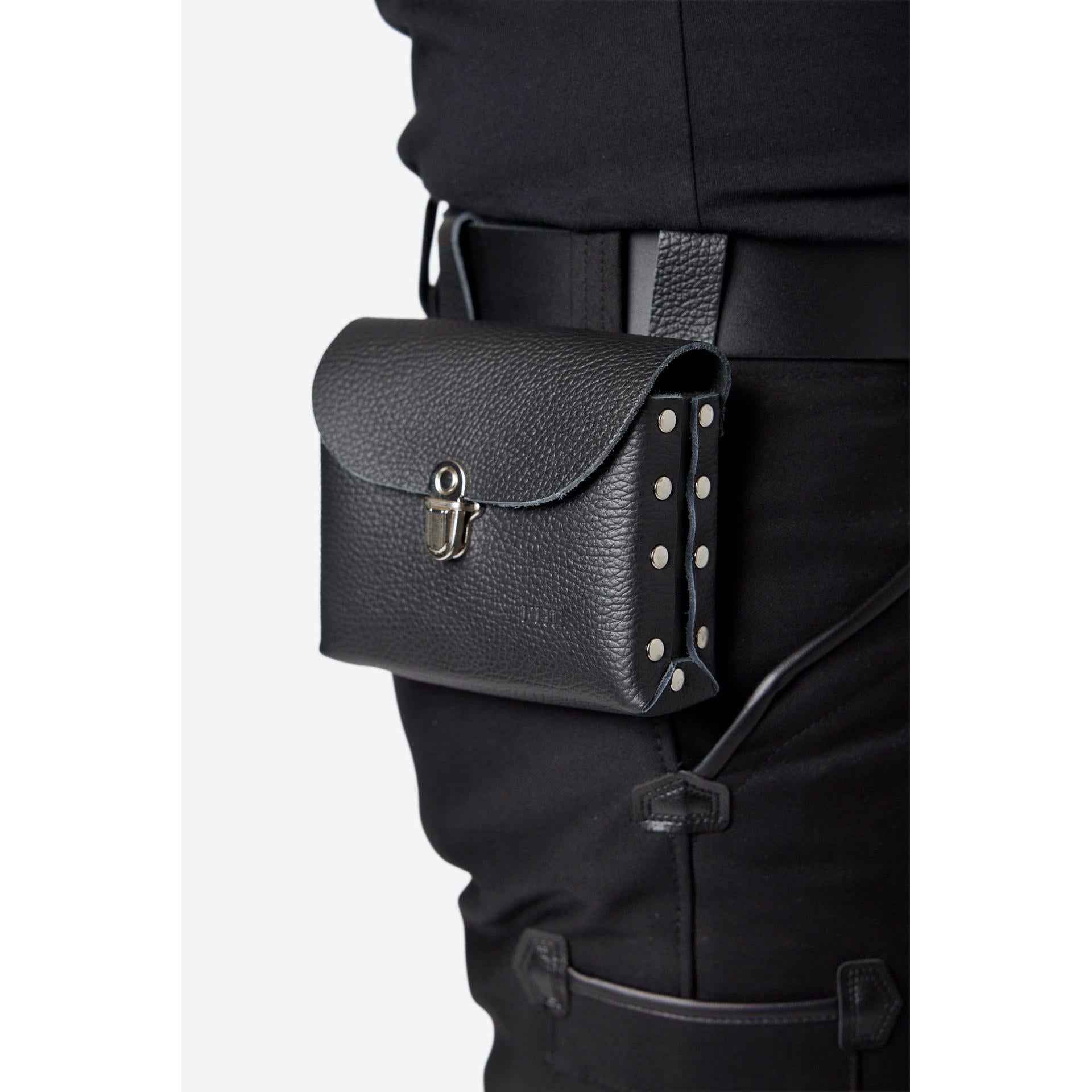 Detailansicht Steckverschluss und vernietete Taschenseiten