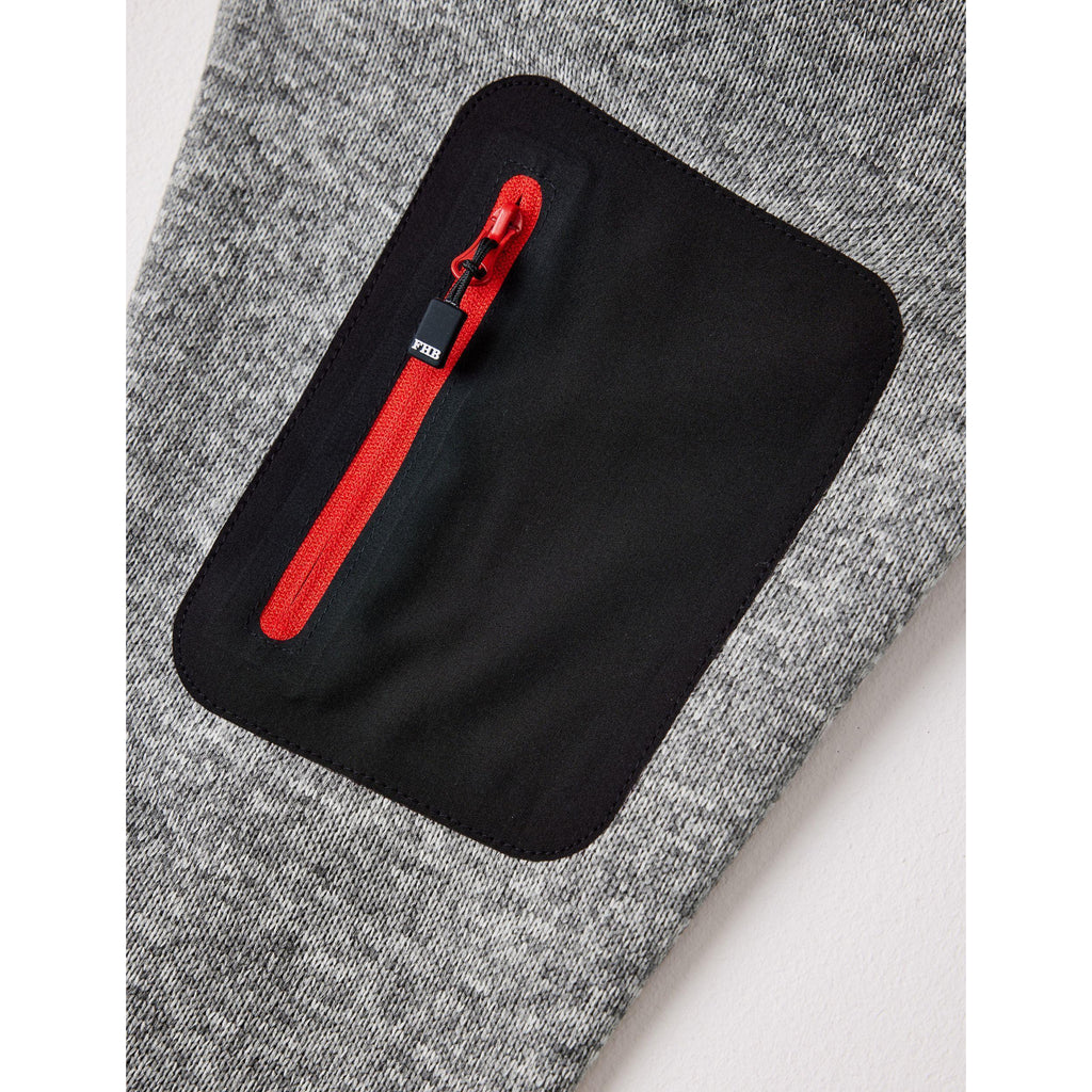 Detailaufnahme Taschen der FHB Strick-Fleece-Jacke