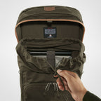 Deckelfach mit zusätzlichem Reißverschlussfach und Befestigungsmöglichkeiten für Zubehör