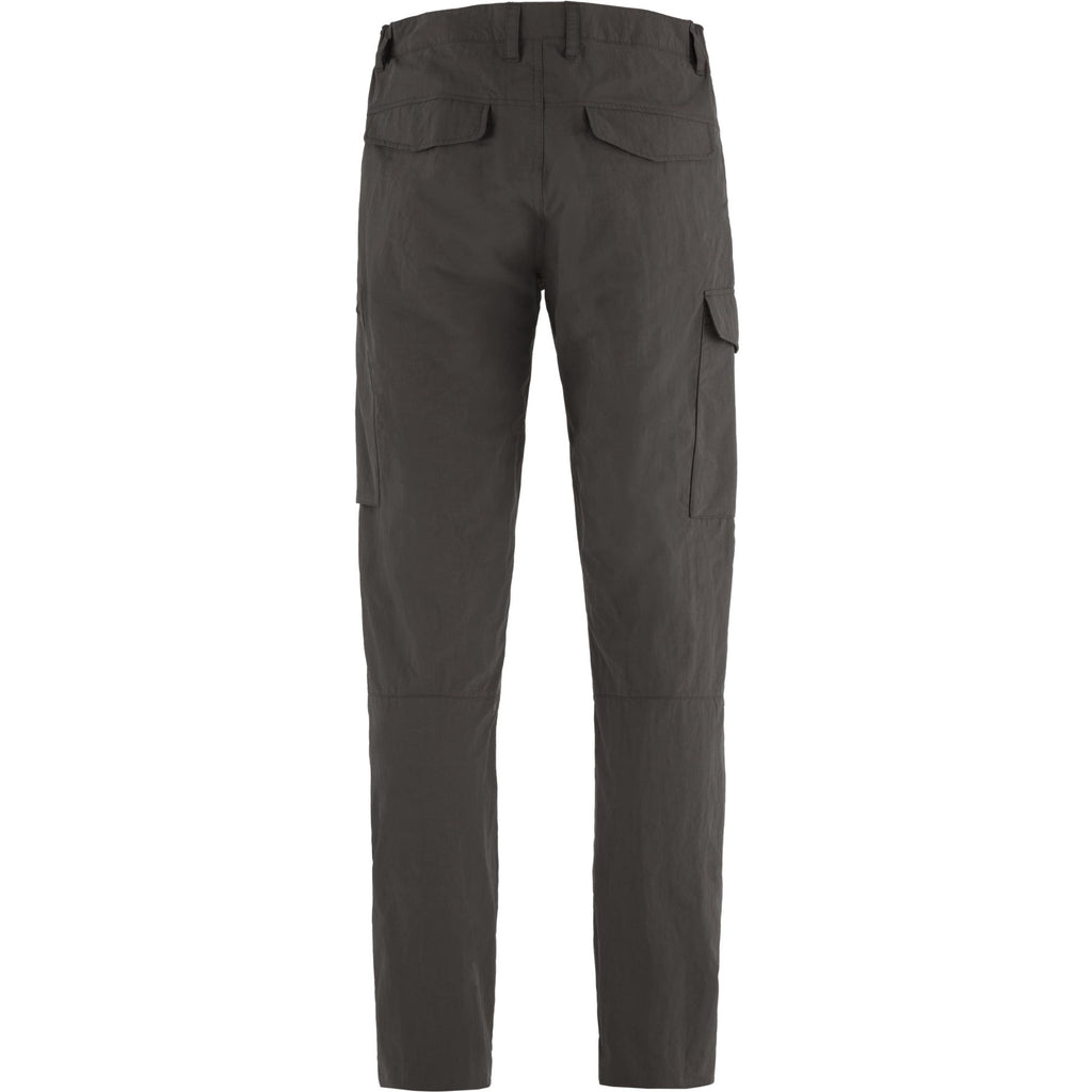 Rückansicht Fjällräven Travellers MT Trousers relaxed fit mit Gesäßtaschen