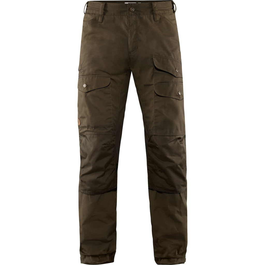 Vorderansicht der Fjällräven Vidda Pro Ventilated Hose in dark olive mit aufgesetzten Taschen