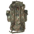 Rückseite des BW-Rucksacks mit Tragegurten, Beckengurt und Patchfläche