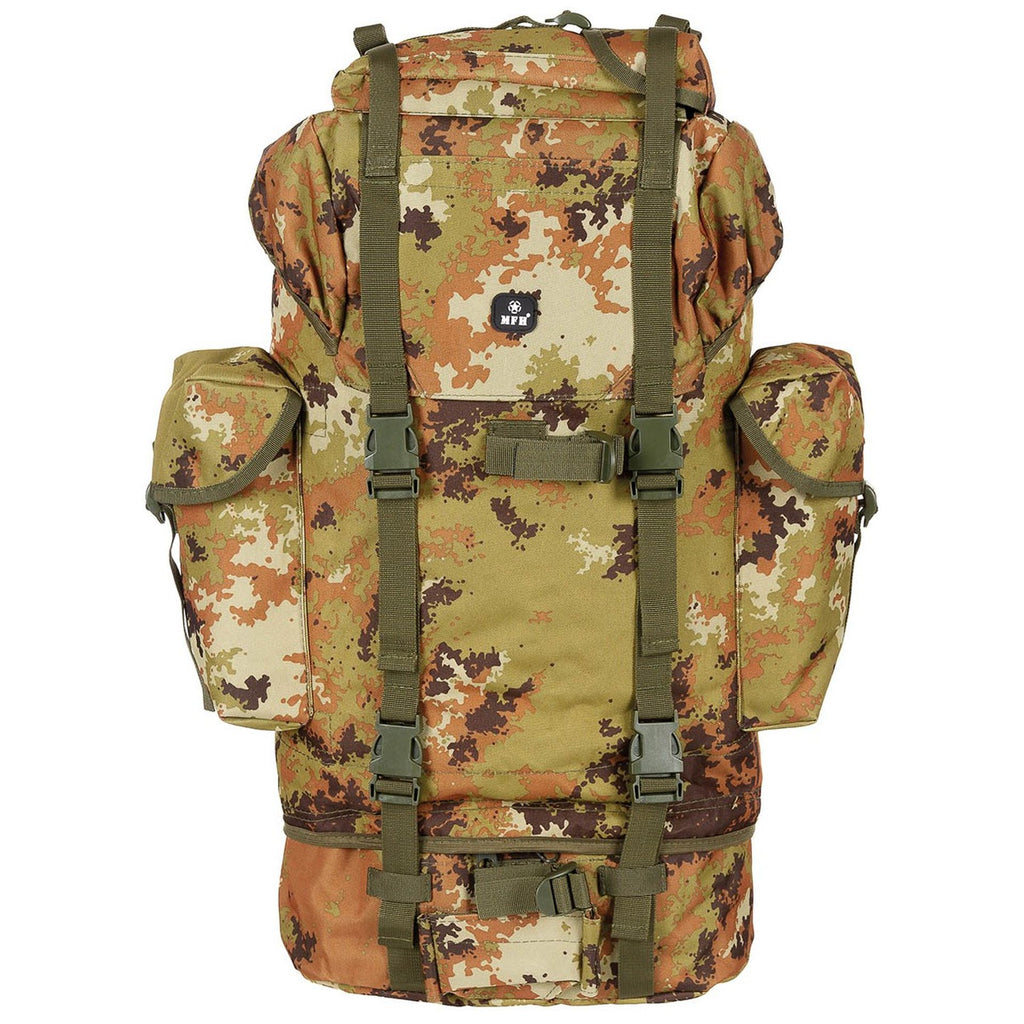 FOX Outdoor BW Kampfrucksack Vegetato von vorne mit Taschen und Klickverschlüssen