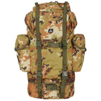 FOX Outdoor BW Kampfrucksack Vegetato von vorne mit Taschen und Klickverschlüssen