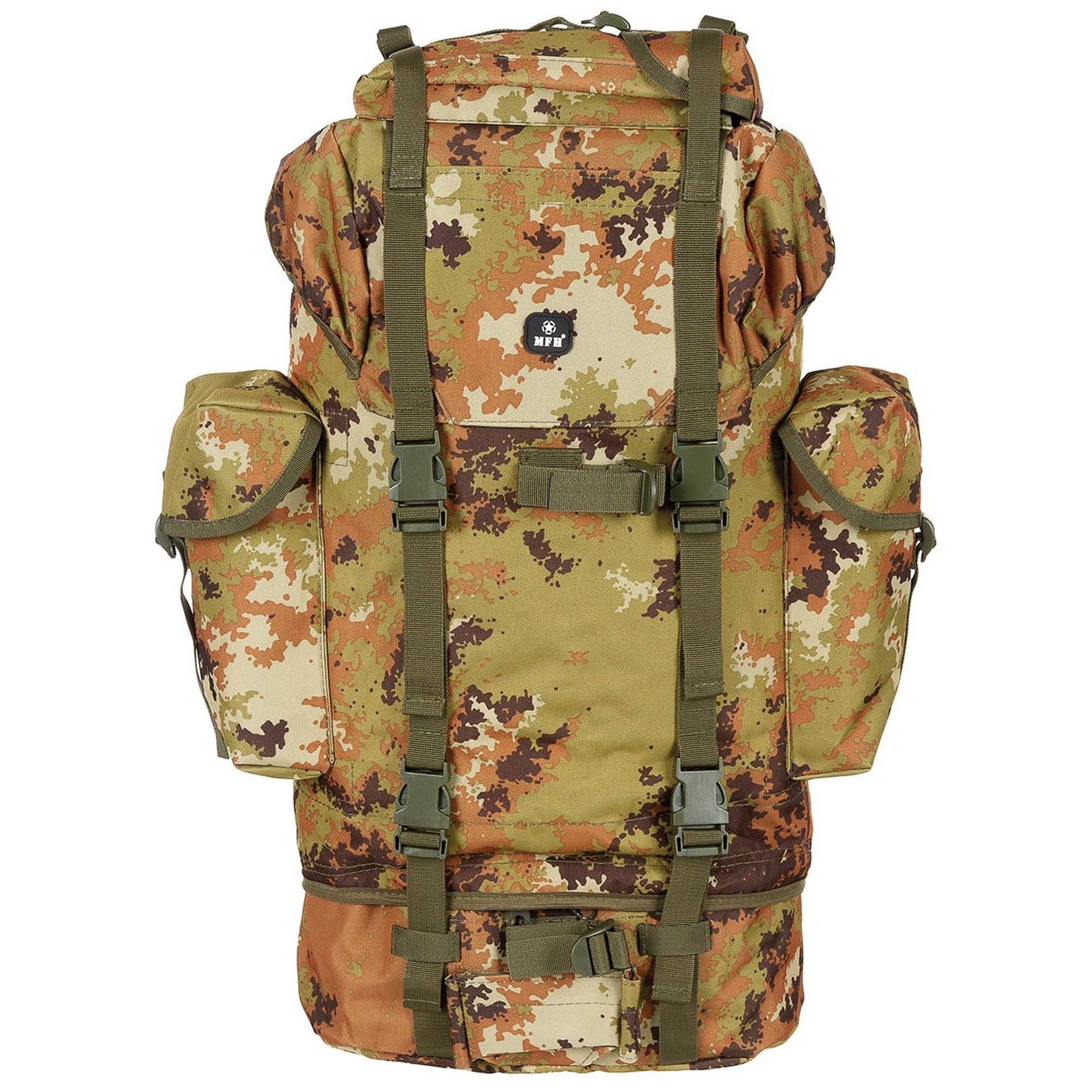 FOX Outdoor BW Kampfrucksack Vegetato von vorne mit Taschen und Klickverschlüssen