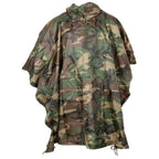 FOX Outdoor Poncho Rip Stop in Woodland mit Kapuze und Frontansicht