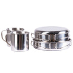 Rückansicht des Kochsets mit Pfanne und Bechern