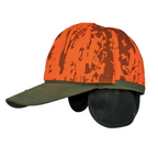 Jagdcap mit orange-braunem Tarnmuster und olivgrünem Schirm, schwarze Fleece-Ohrenklappen sichtbar