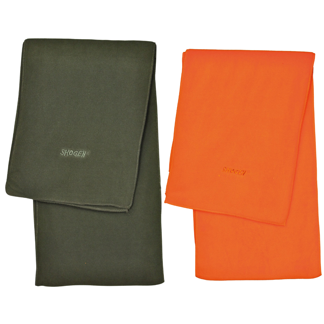 Skogen Fleece Schal – Vorderansicht in Oliv und Orange mit Stickerei und weichem Fleece